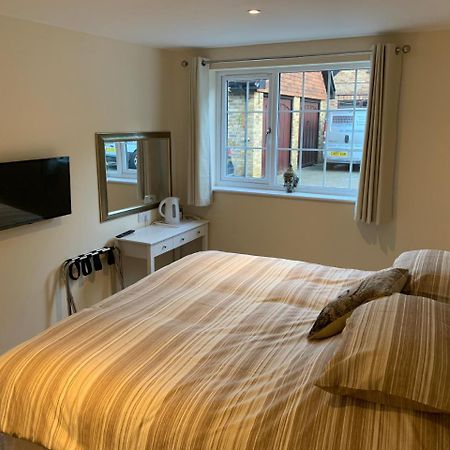 Fornham Guest House Chertsey Eksteriør bilde