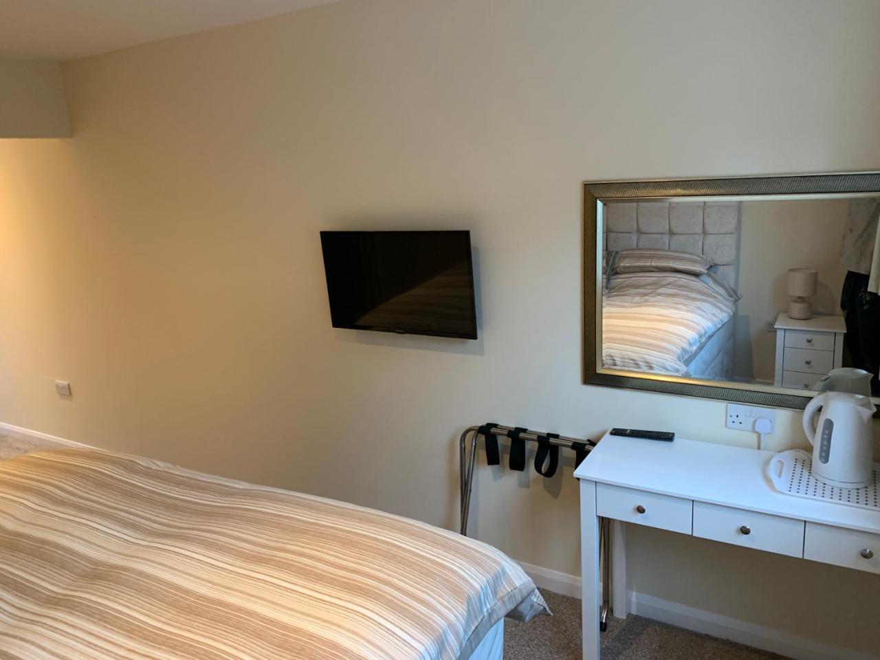 Fornham Guest House Chertsey Eksteriør bilde
